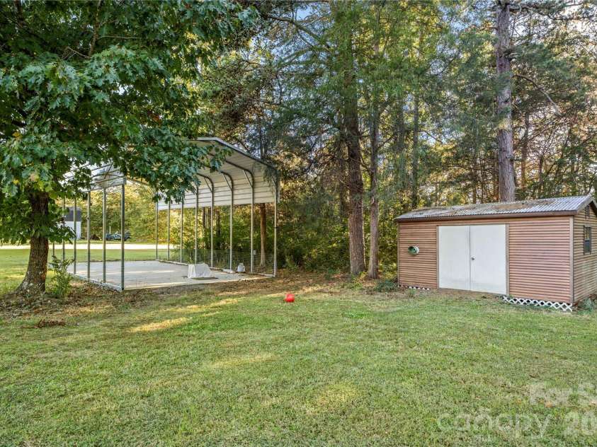 1875 Davis Circle, Clover, SC 29710.  MLS# CAR4430954, YatesRealty ID 58473. 