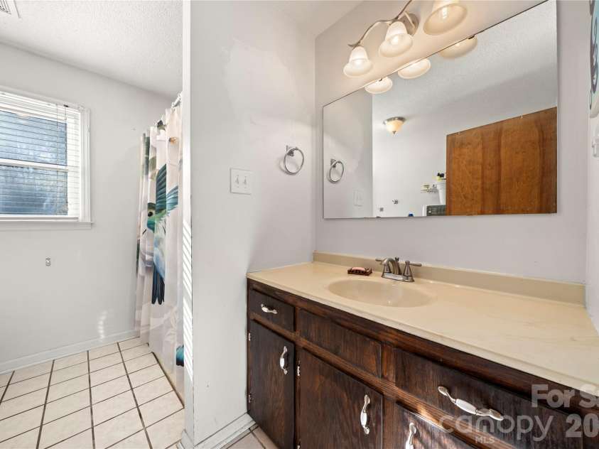 1875 Davis Circle, Clover, SC 29710.  MLS# CAR4430954, YatesRealty ID 58473. 