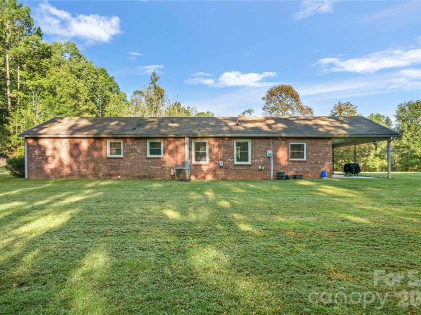 1875 Davis Circle, Clover, SC 29710.  MLS# CAR4430954, YatesRealty ID 58473. 