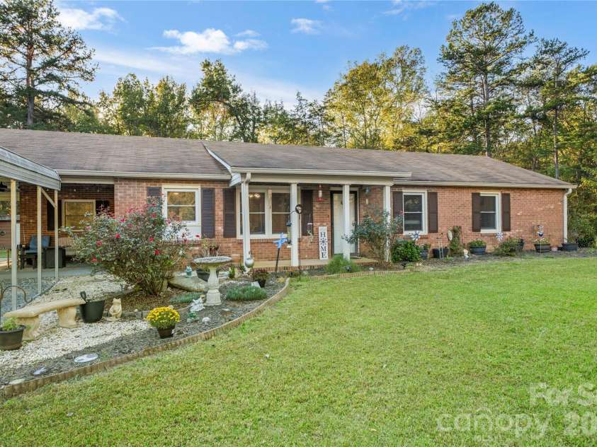 1875 Davis Circle, Clover, SC 29710.  MLS# CAR4430954, YatesRealty ID 58473. 