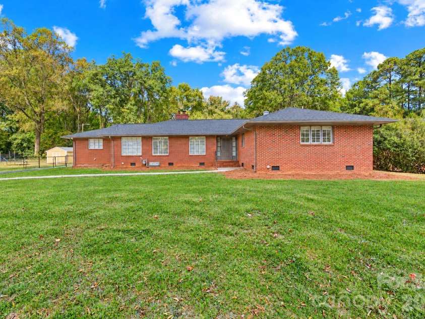 1920 Marlwood Circle, Charlotte, NC 28227.  MLS# CAR4436529, YatesRealty ID 58474. 