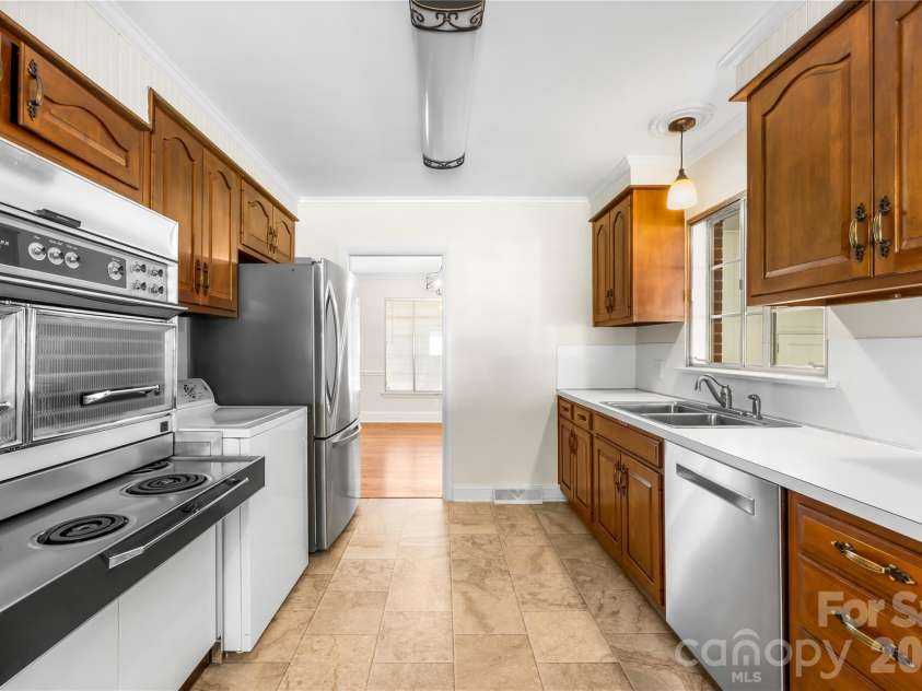 1920 Marlwood Circle, Charlotte, NC 28227.  MLS# CAR4436529, YatesRealty ID 58474. 