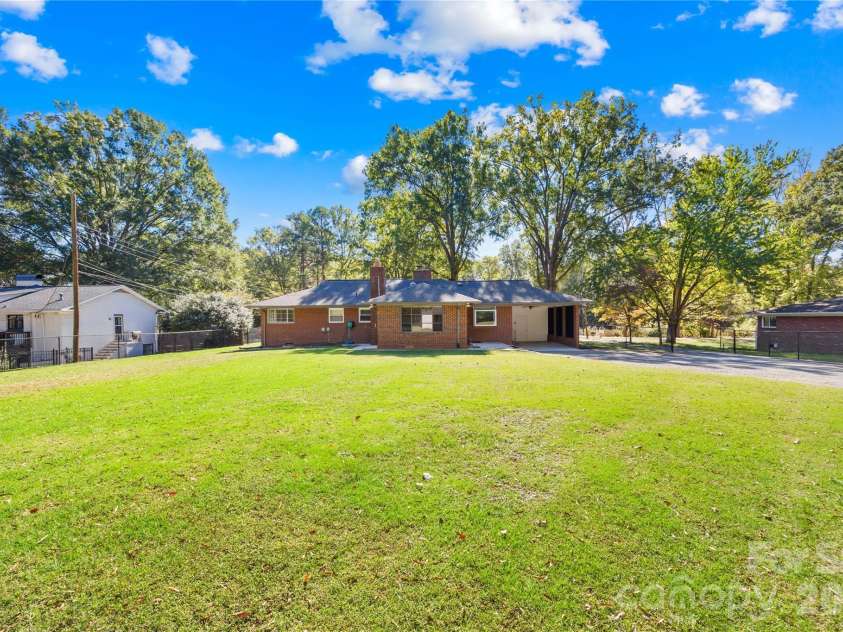 1920 Marlwood Circle, Charlotte, NC 28227.  MLS# CAR4436529, YatesRealty ID 58474. 