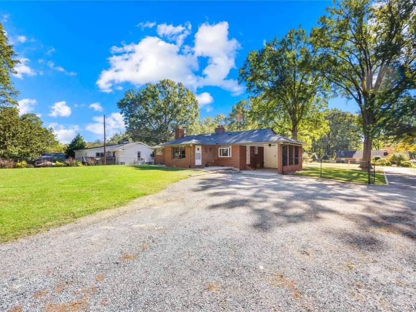 1920 Marlwood Circle, Charlotte, NC 28227.  MLS# CAR4436529, YatesRealty ID 58474. 