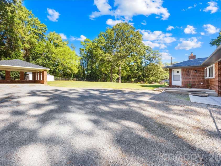 1920 Marlwood Circle, Charlotte, NC 28227.  MLS# CAR4436529, YatesRealty ID 58474. 