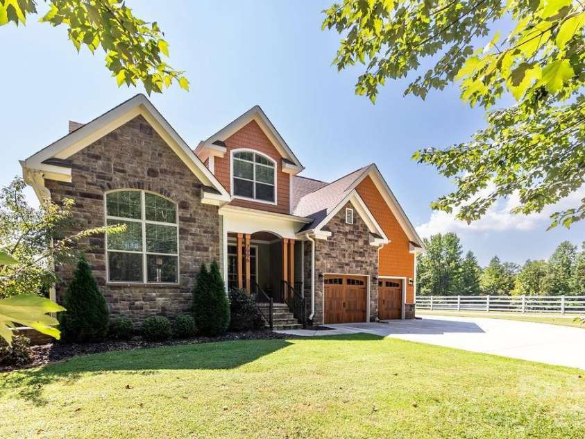 7996 Malibu Pointe Lane, Denver, NC 28037.  MLS# CAR4426331, YatesRealty ID 58475. 