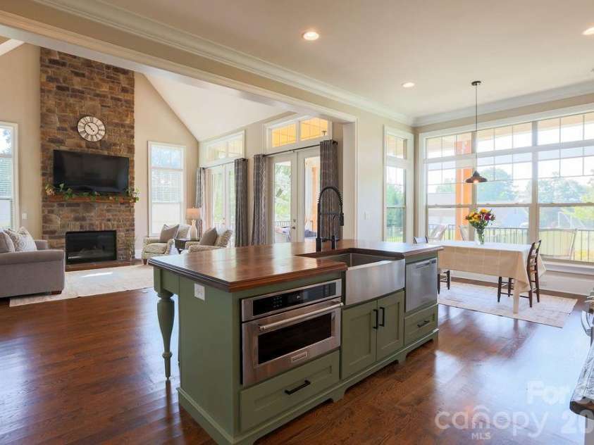 7996 Malibu Pointe Lane, Denver, NC 28037.  MLS# CAR4426331, YatesRealty ID 58475. 