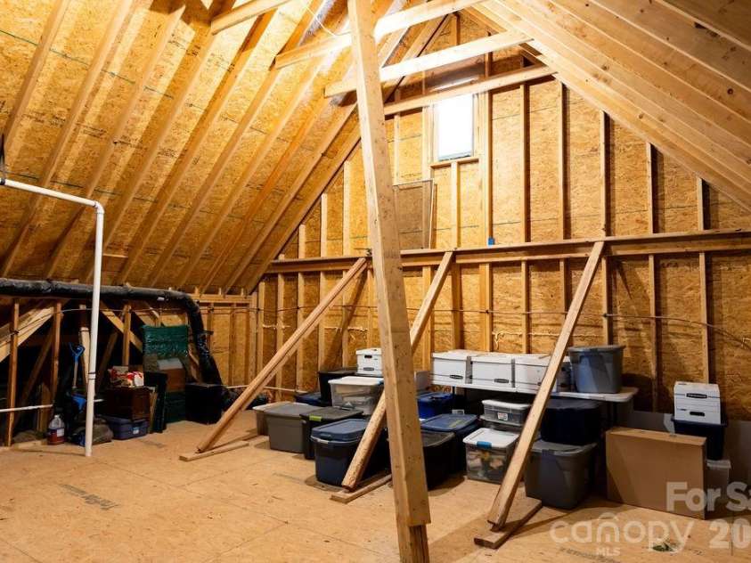 7996 Malibu Pointe Lane, Denver, NC 28037.  MLS# CAR4426331, YatesRealty ID 58475. Flex/storage area