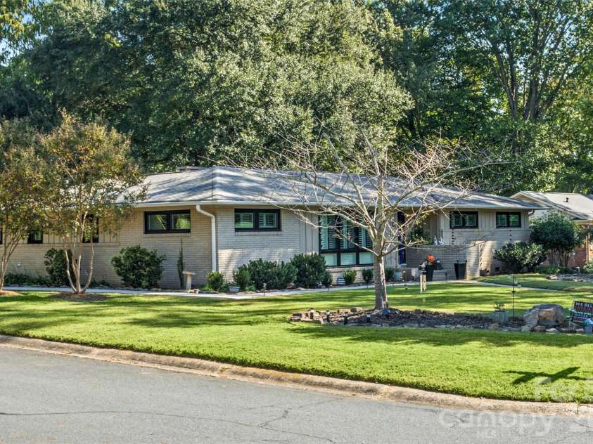 6101 Rose Valley Drive, Charlotte, NC 28210.  MLS# CAR4435631, YatesRealty ID 58476. 