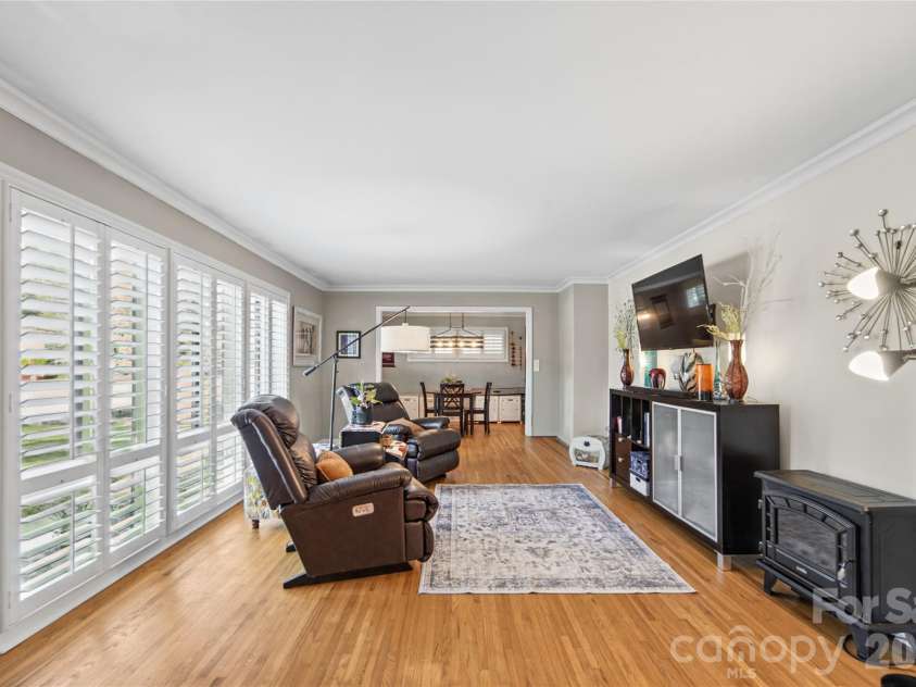 6101 Rose Valley Drive, Charlotte, NC 28210.  MLS# CAR4435631, YatesRealty ID 58476. 