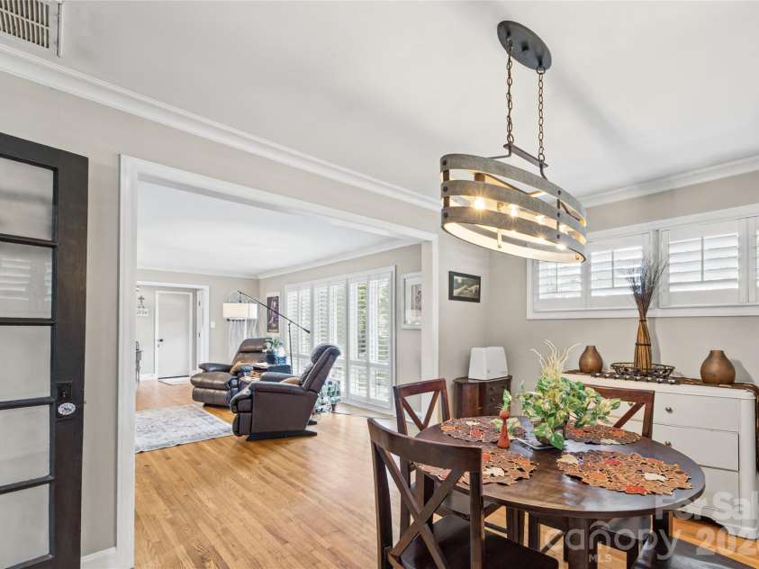 6101 Rose Valley Drive, Charlotte, NC 28210.  MLS# CAR4435631, YatesRealty ID 58476. 