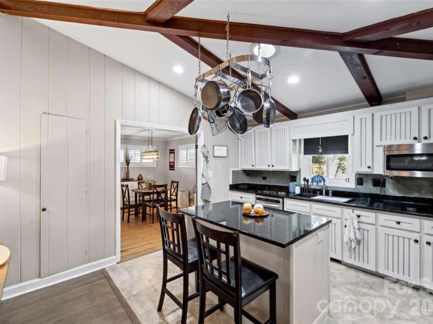 6101 Rose Valley Drive, Charlotte, NC 28210.  MLS# CAR4435631, YatesRealty ID 58476. 