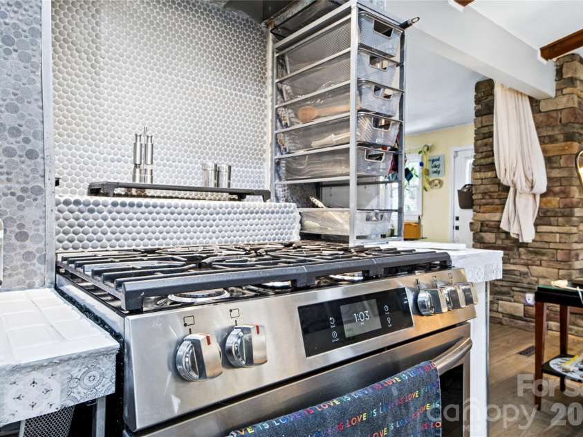 6101 Rose Valley Drive, Charlotte, NC 28210.  MLS# CAR4435631, YatesRealty ID 58476. 
