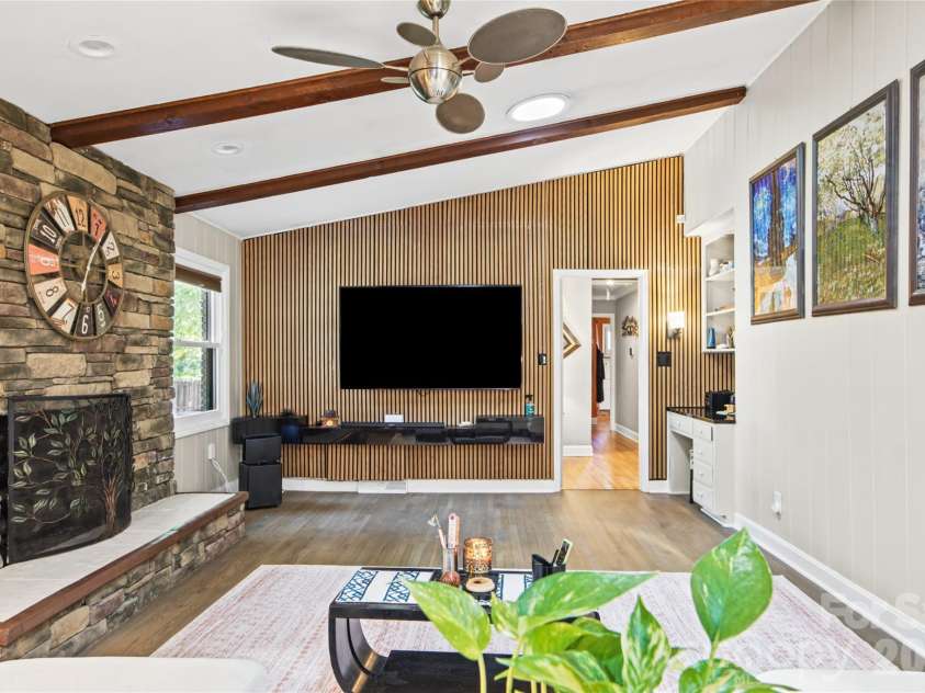 6101 Rose Valley Drive, Charlotte, NC 28210.  MLS# CAR4435631, YatesRealty ID 58476. 