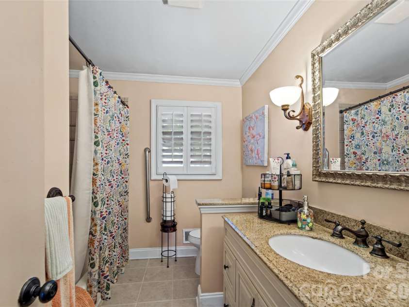 6101 Rose Valley Drive, Charlotte, NC 28210.  MLS# CAR4435631, YatesRealty ID 58476. 