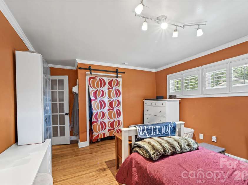 6101 Rose Valley Drive, Charlotte, NC 28210.  MLS# CAR4435631, YatesRealty ID 58476. 