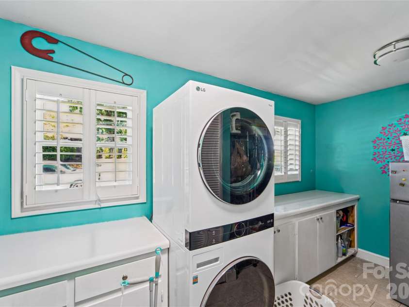 6101 Rose Valley Drive, Charlotte, NC 28210.  MLS# CAR4435631, YatesRealty ID 58476. 