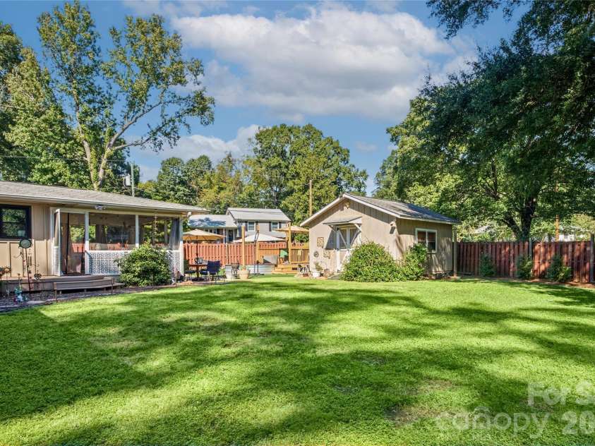 6101 Rose Valley Drive, Charlotte, NC 28210.  MLS# CAR4435631, YatesRealty ID 58476. 