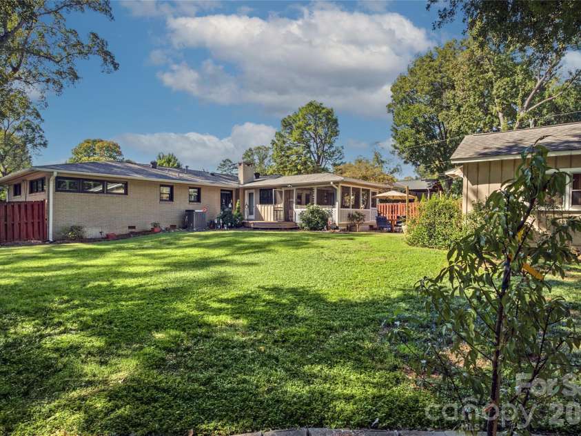 6101 Rose Valley Drive, Charlotte, NC 28210.  MLS# CAR4435631, YatesRealty ID 58476. 