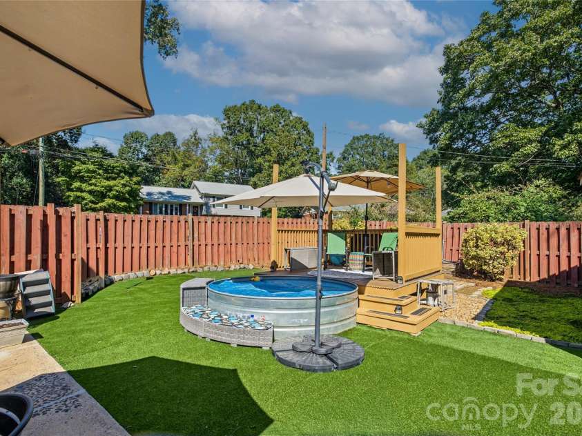 6101 Rose Valley Drive, Charlotte, NC 28210.  MLS# CAR4435631, YatesRealty ID 58476. 