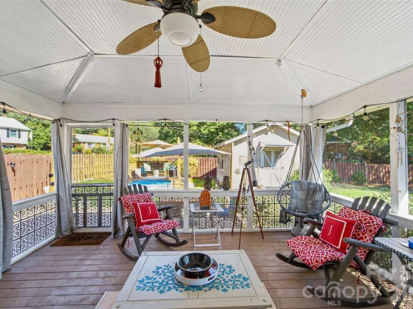 6101 Rose Valley Drive, Charlotte, NC 28210.  MLS# CAR4435631, YatesRealty ID 58476. 