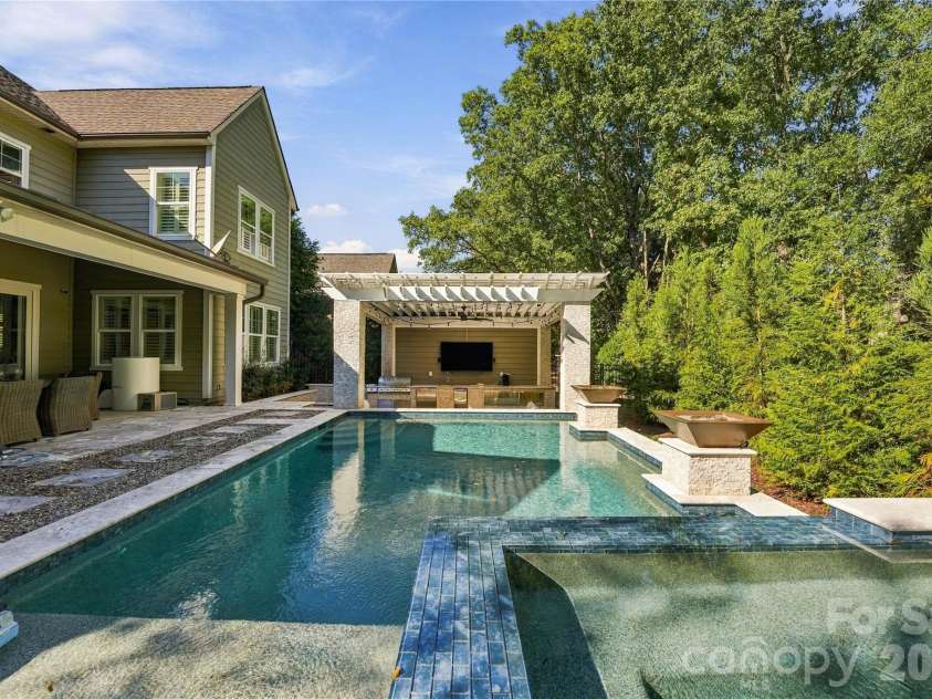 8916 Blakeney Drive, Charlotte, NC 28277.  MLS# CAR4435647, YatesRealty ID 58477. 