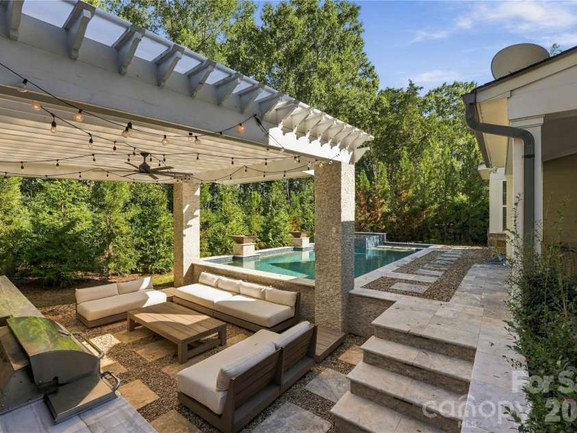 8916 Blakeney Drive, Charlotte, NC 28277.  MLS# CAR4435647, YatesRealty ID 58477. 