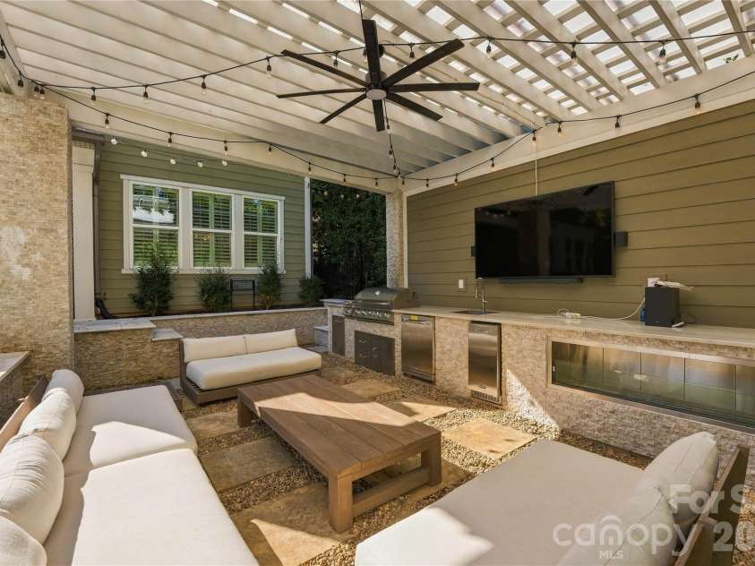 8916 Blakeney Drive, Charlotte, NC 28277.  MLS# CAR4435647, YatesRealty ID 58477. 