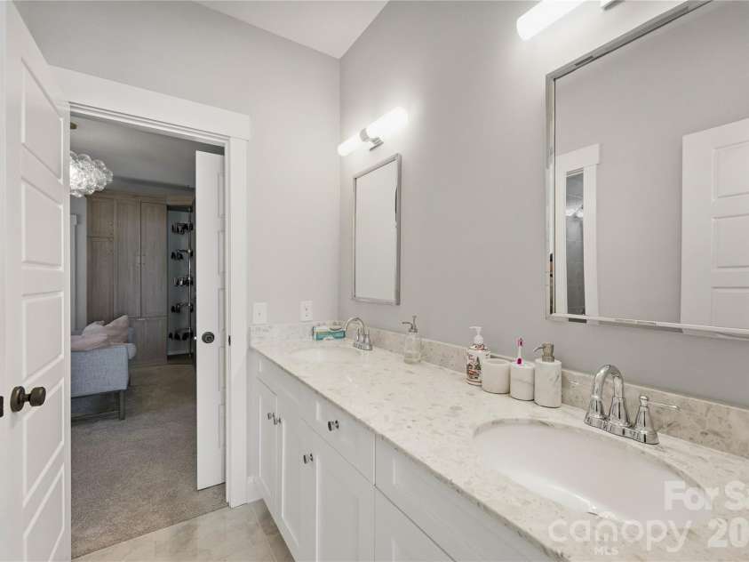 8916 Blakeney Drive, Charlotte, NC 28277.  MLS# CAR4435647, YatesRealty ID 58477. 