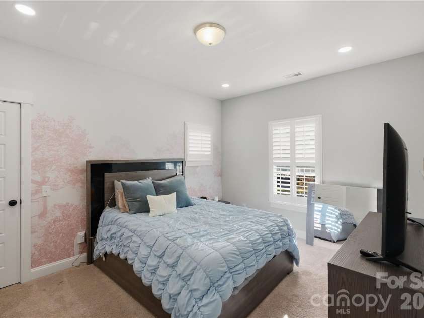 8916 Blakeney Drive, Charlotte, NC 28277.  MLS# CAR4435647, YatesRealty ID 58477. 