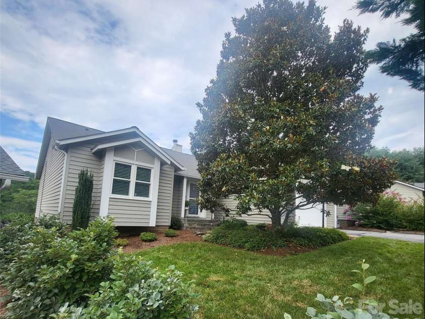 35 Cedarcliff Circle, Asheville, NC 28803.  MLS# CAR4350702, YatesRealty ID 5848. 