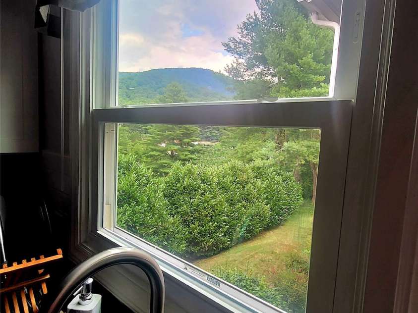 35 Cedarcliff Circle, Asheville, NC 28803.  MLS# CAR4350702, YatesRealty ID 5848. 