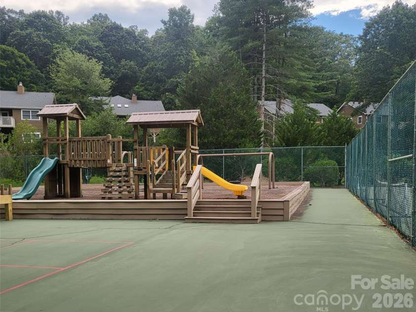 35 Cedarcliff Circle, Asheville, NC 28803.  MLS# CAR4350702, YatesRealty ID 5848. 