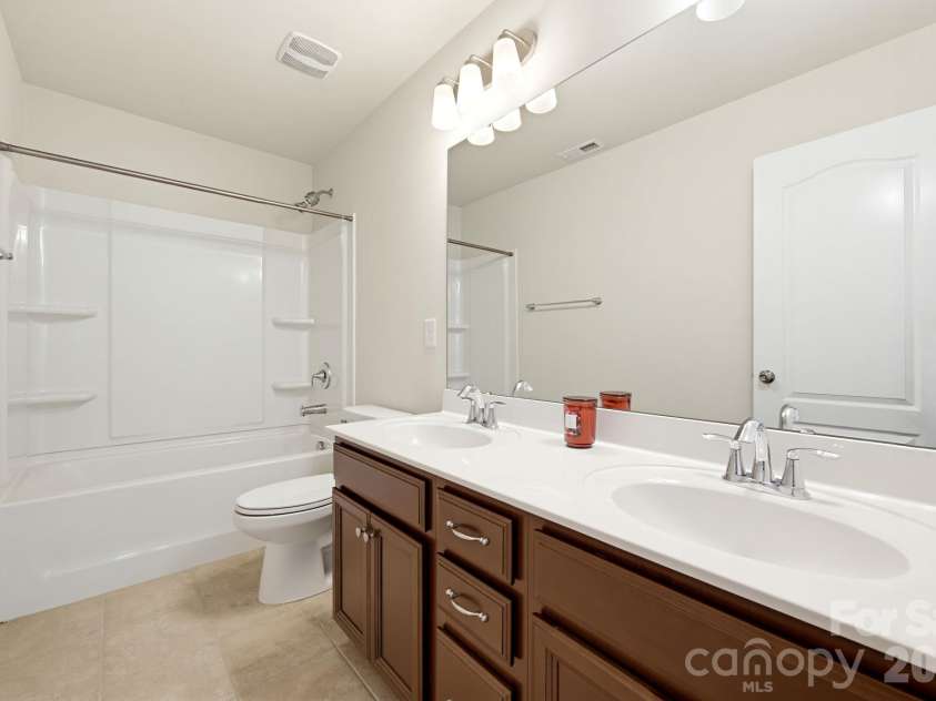 13529 Napoleon Drive, Charlotte, NC 28273.  MLS# CAR4435265, YatesRealty ID 58481. FULL BATH