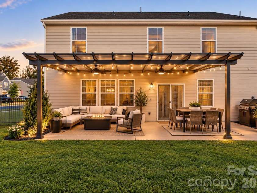 13529 Napoleon Drive, Charlotte, NC 28273.  MLS# CAR4435265, YatesRealty ID 58481. IA STAGED