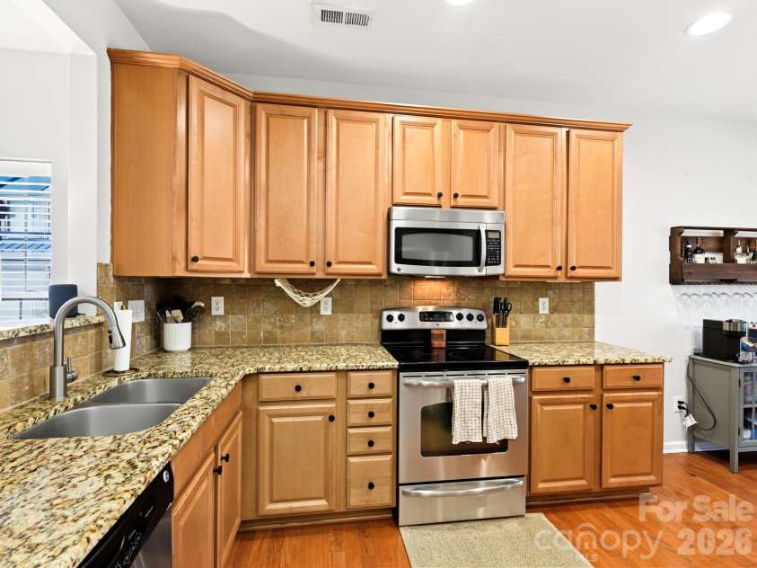 5904 Union Pacific Avenue, Charlotte, NC 28210.  MLS# CAR4435841, YatesRealty ID 58486. 
