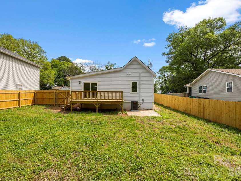 2942 Reid Avenue, Charlotte, NC 28208.  MLS# CAR4437077, YatesRealty ID 58487. Large fenced in yard
