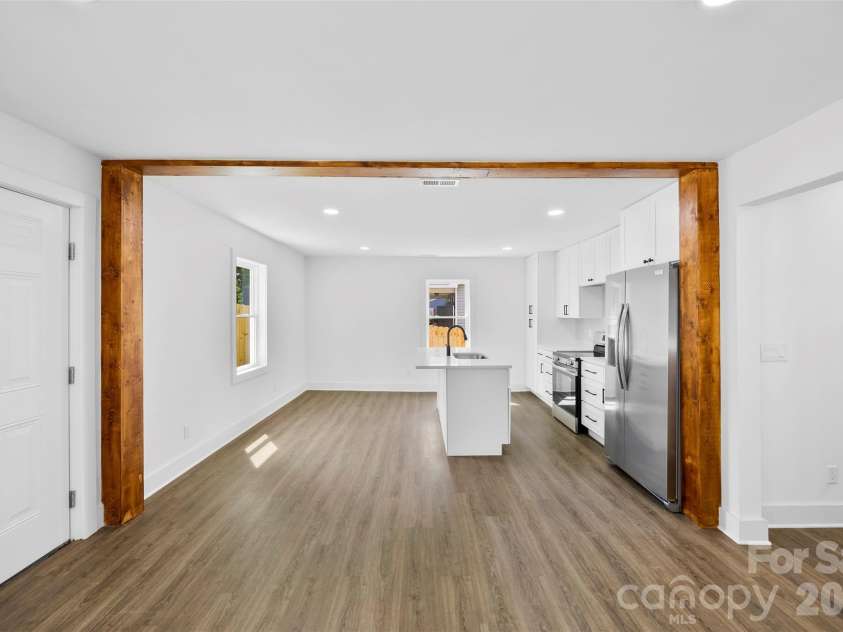 2942 Reid Avenue, Charlotte, NC 28208.  MLS# CAR4437077, YatesRealty ID 58487. Open concept living spaces