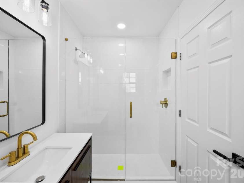 2942 Reid Avenue, Charlotte, NC 28208.  MLS# CAR4437077, YatesRealty ID 58487. Primary bathroom.