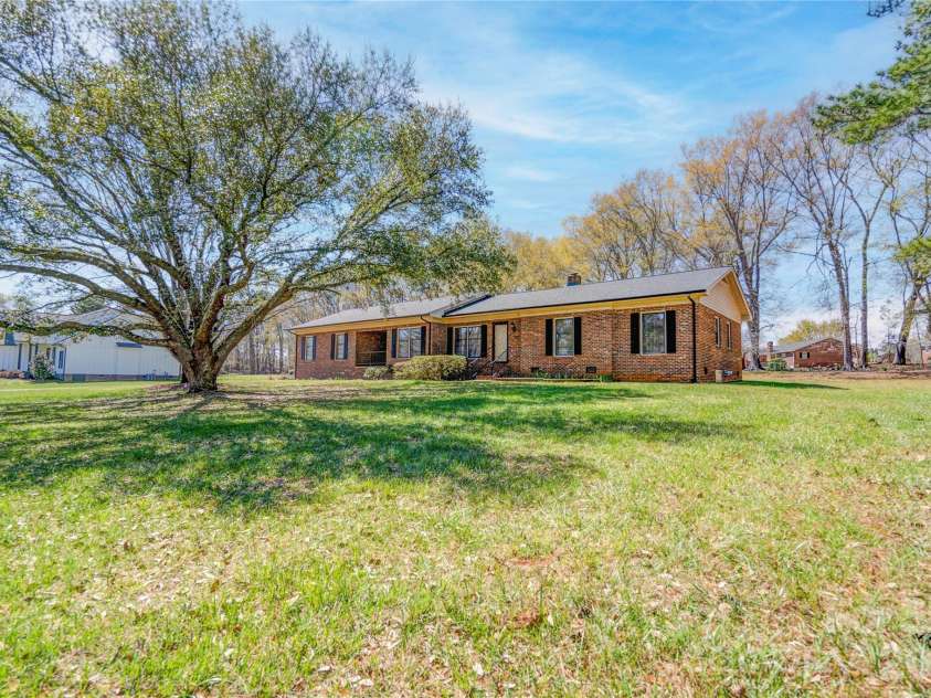 431 Main Street, Shelby, NC 28152.  MLS# CAR4359765, YatesRealty ID 5849. 