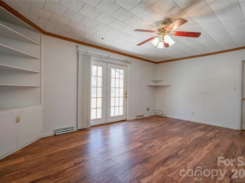 431 Main Street, Shelby, NC 28152.  MLS# CAR4359765, YatesRealty ID 5849. 
