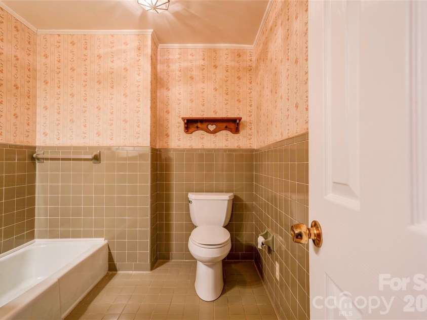 431 Main Street, Shelby, NC 28152.  MLS# CAR4359765, YatesRealty ID 5849. 