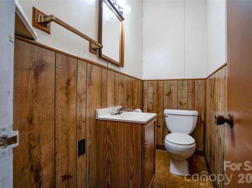 431 Main Street, Shelby, NC 28152.  MLS# CAR4359765, YatesRealty ID 5849. 