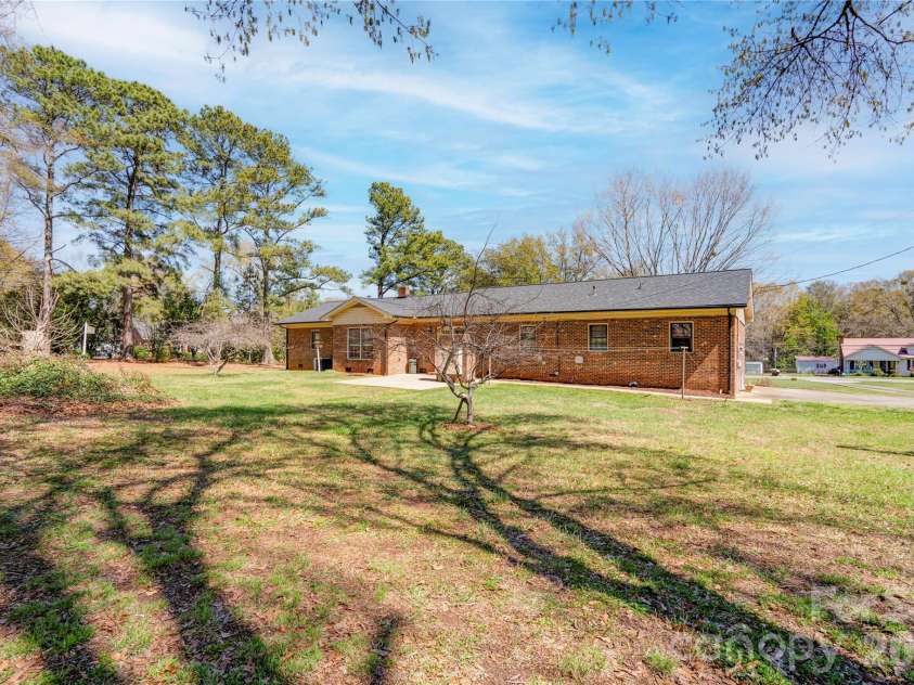 431 Main Street, Shelby, NC 28152.  MLS# CAR4359765, YatesRealty ID 5849. 