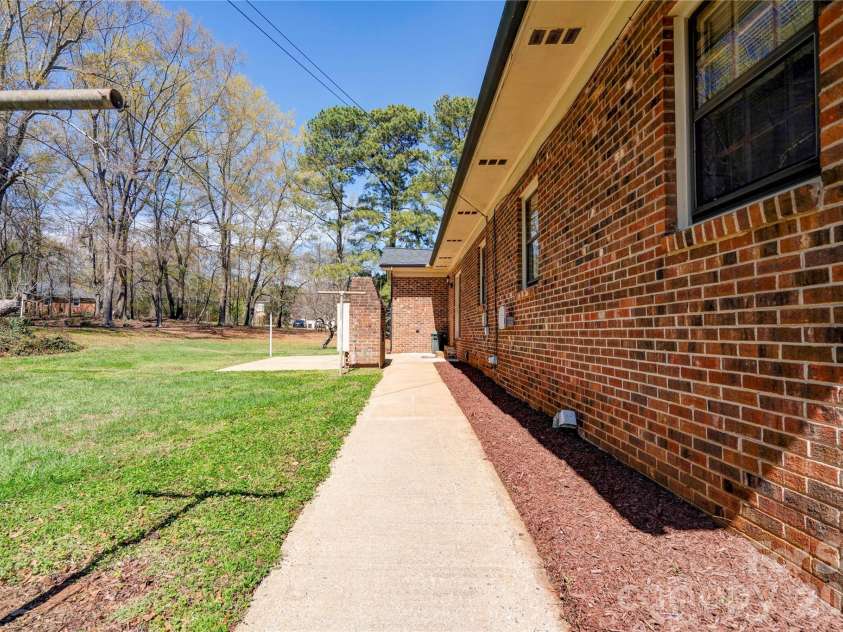 431 Main Street, Shelby, NC 28152.  MLS# CAR4359765, YatesRealty ID 5849. 