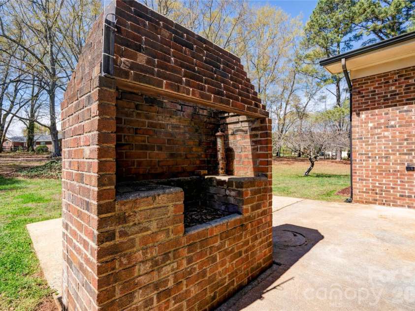 431 Main Street, Shelby, NC 28152.  MLS# CAR4359765, YatesRealty ID 5849. 
