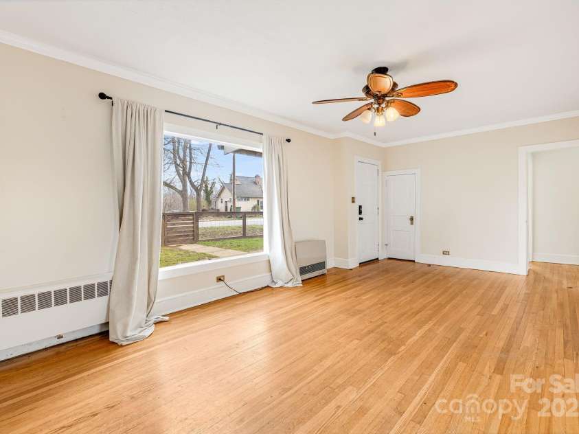 609 Bailey Street, Mars Hill, NC 28754.  MLS# CAR4247387, YatesRealty ID 5849. 