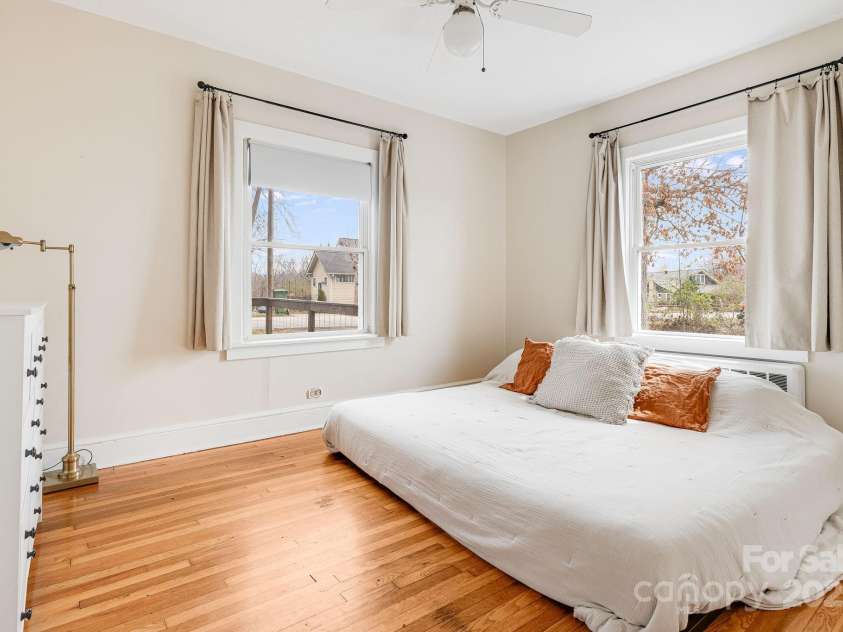 609 Bailey Street, Mars Hill, NC 28754.  MLS# CAR4247387, YatesRealty ID 5849. 