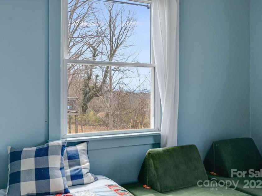 609 Bailey Street, Mars Hill, NC 28754.  MLS# CAR4247387, YatesRealty ID 5849. 