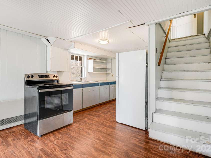 609 Bailey Street, Mars Hill, NC 28754.  MLS# CAR4247387, YatesRealty ID 5849. 